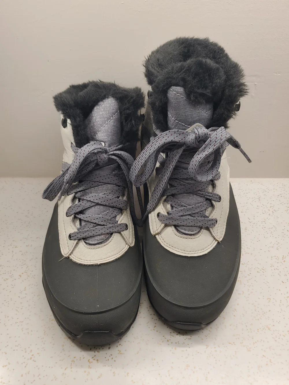Merrell Boots Aurora 6 Women's Size 8.5 White Black Artic Grip Snow Boots